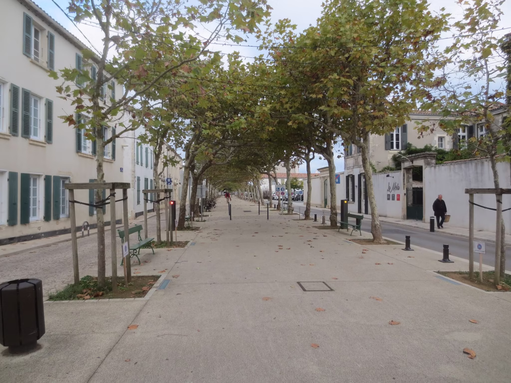 Ruelle du village de La Flotte sur l’île de Ré