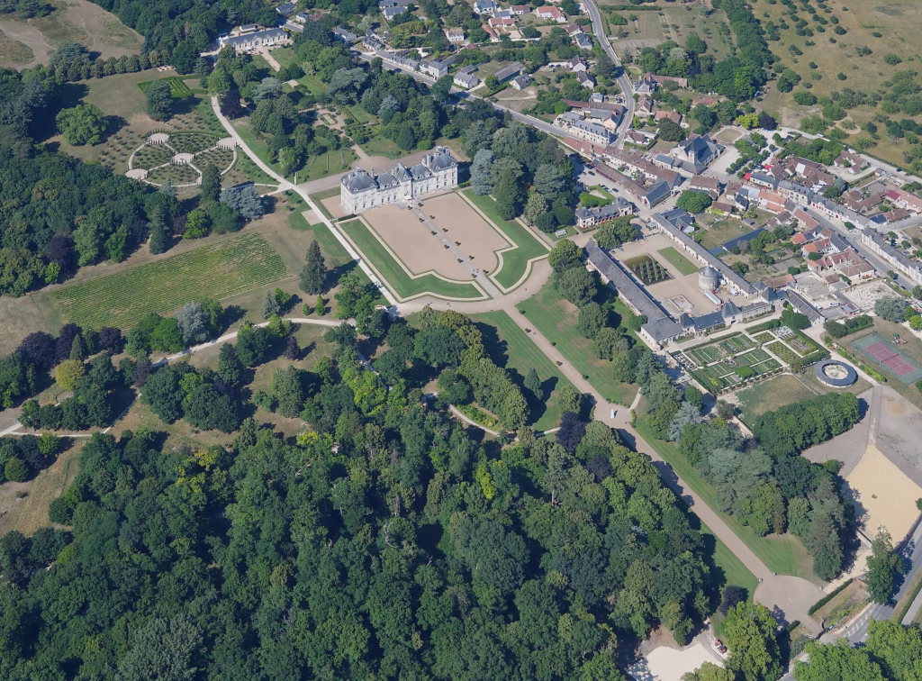Vue aérienne du château de Cheverny et de son parc