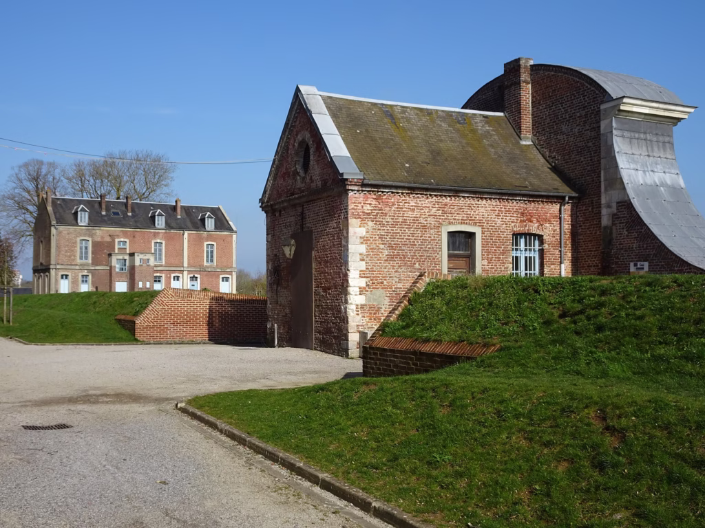 Une porte monumentale de la citadelle d’Arras