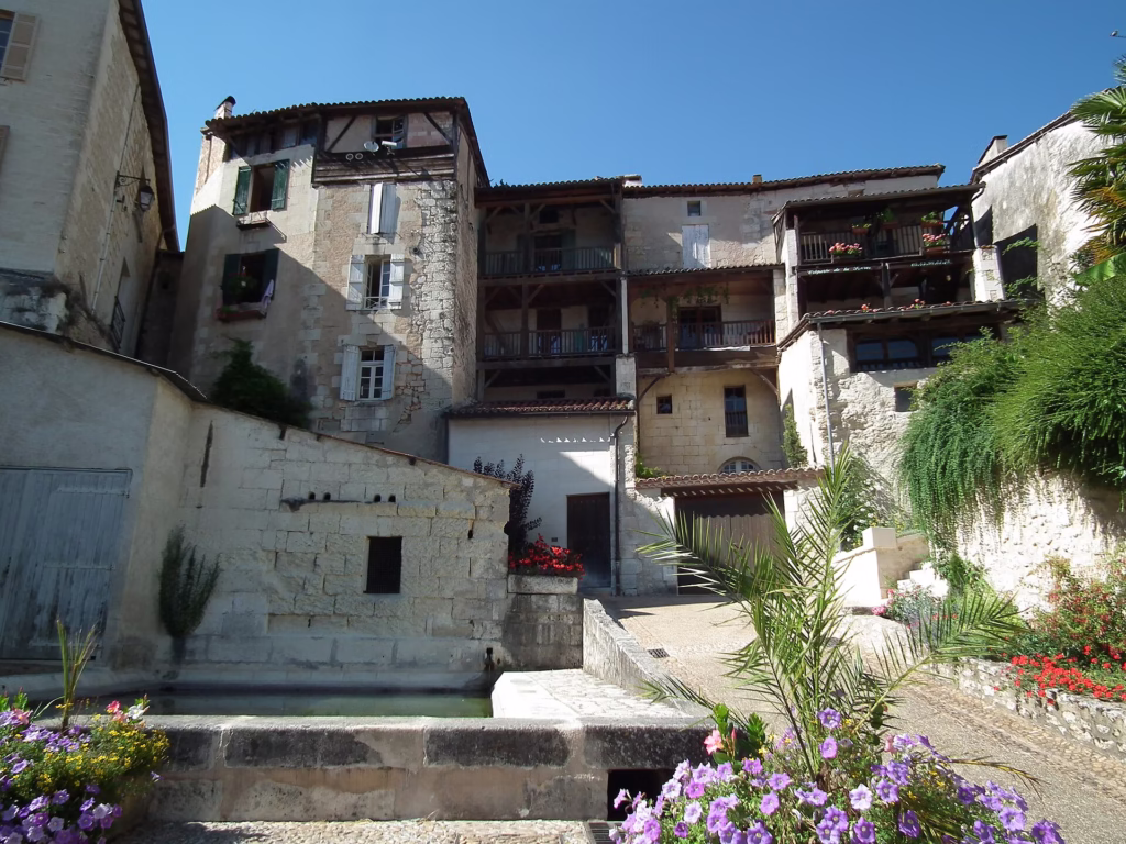 Ruelles et maisons blanches d’Aubeterre-sur-Dronne