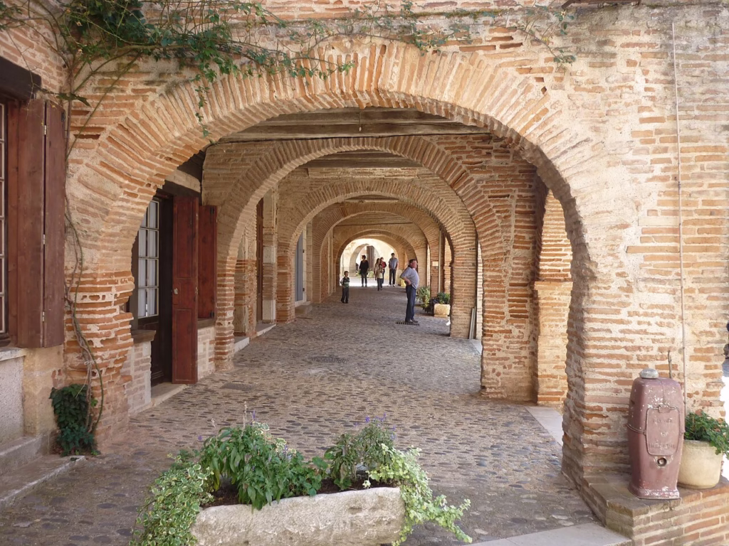 La halle circulaire d’Auvillar sur la place à couverts (Tarn-et-Garonne)