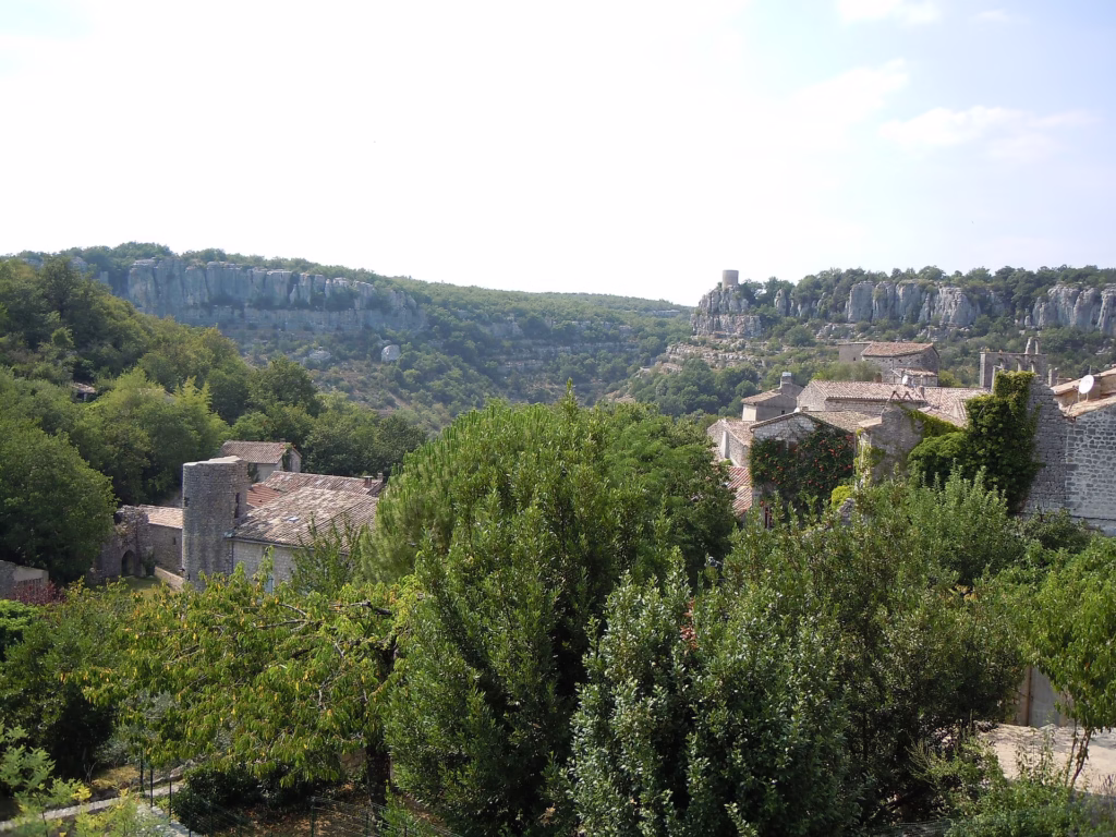 Ruelle médiévale et maisons de pierre à Balazuc