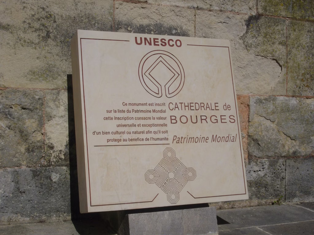 Le flanc sud de la cathédrale de Bourges