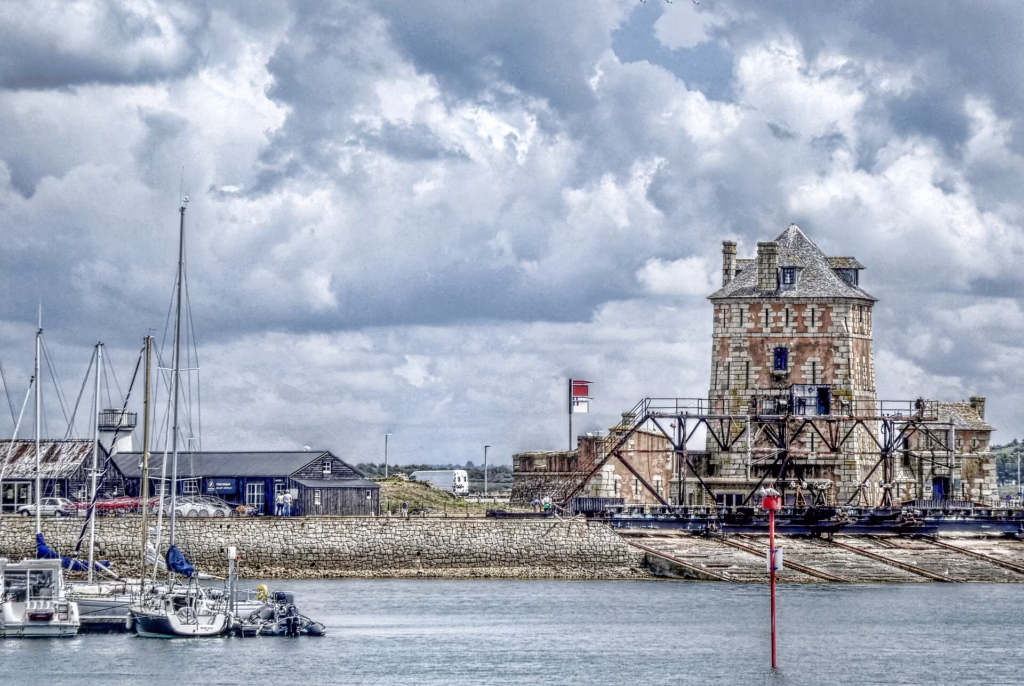 La tour Vauban vue depuis le port de Camaret-sur-Mer