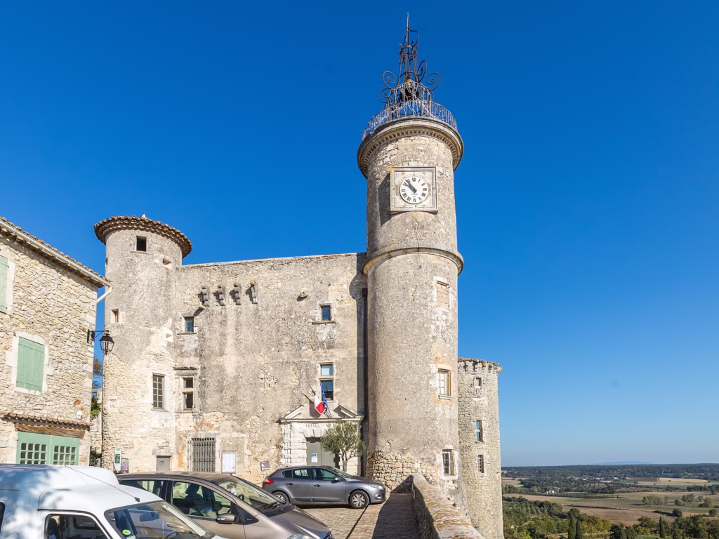 Le château et le village perché de Lussan