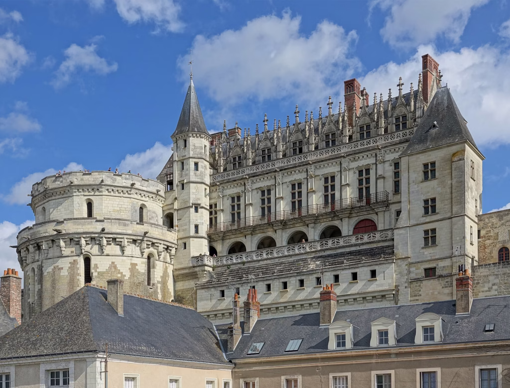 Le château d’Amboise et sa tour cavalière des Minimes