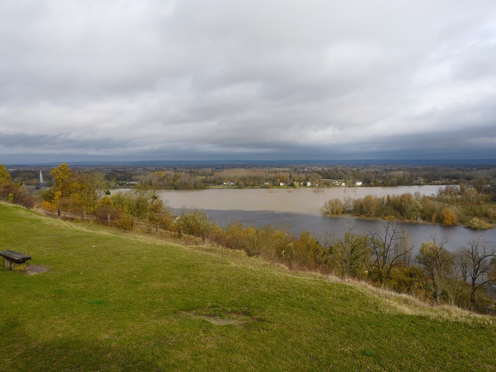 La confluence de la Vienne et de la Loire à Candes-Saint-Martin