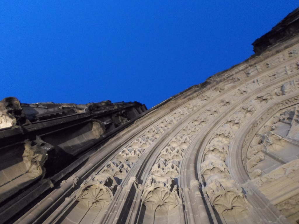 L’abbatiale de Saint-Antoine-l’Abbaye illuminée