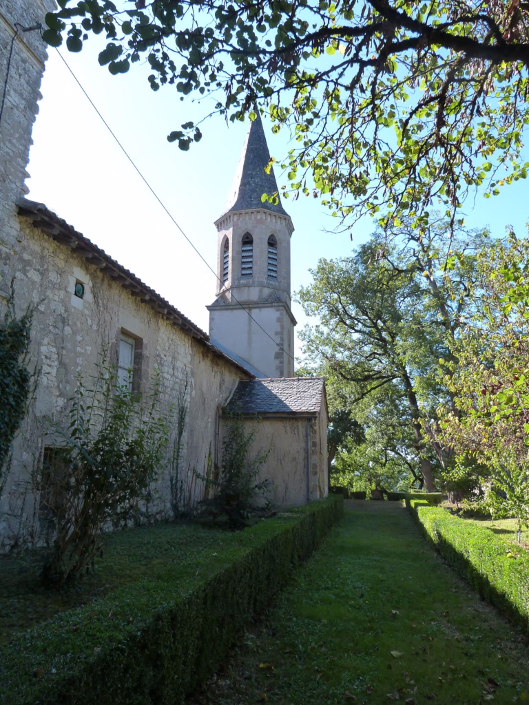 La façade de l’église Saint-Hippolyte, sur la commune de Monestiés