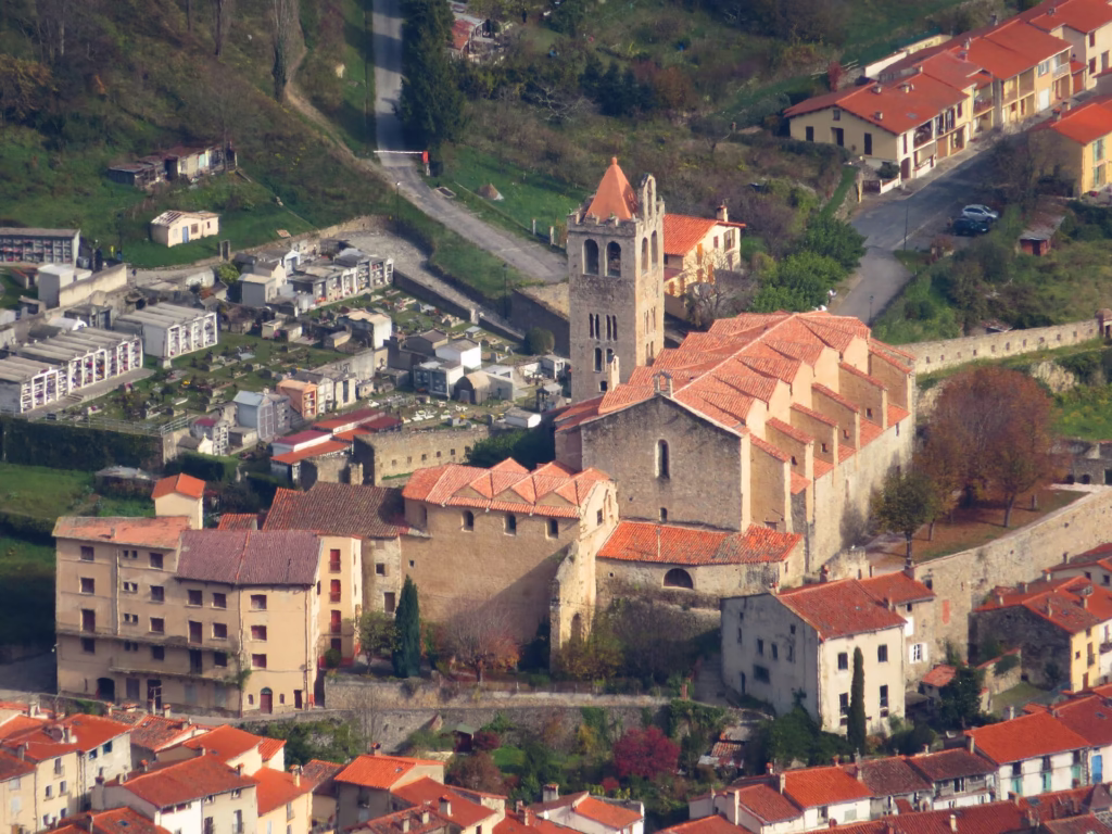 Prats-de-Mollo et son église vus depuis la tour de Mir