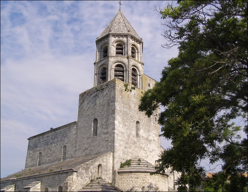 L'église romane Saint-Michel de La Garde-Adhémar