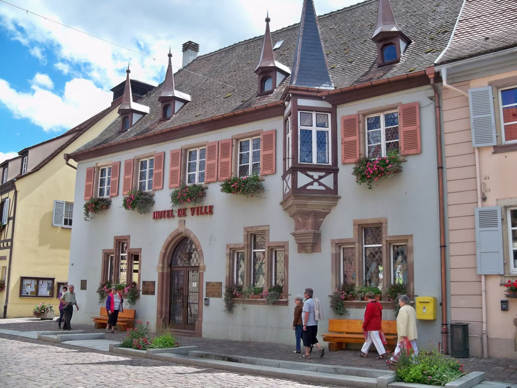 La mairie d’Eguisheim et ses maisons à colombages