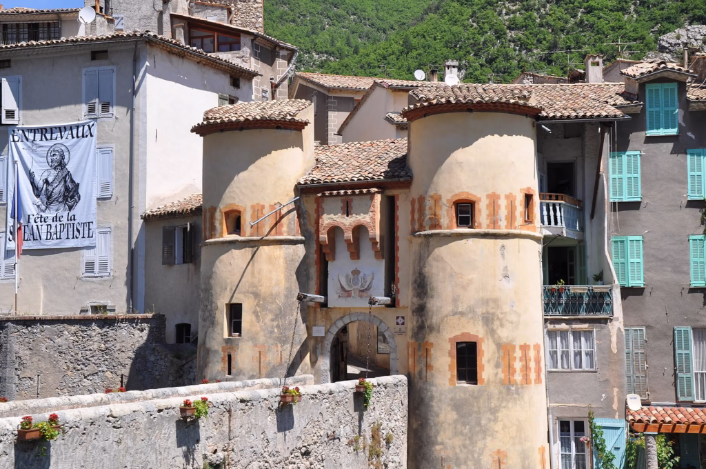 L'entrée fortifiée et le pont-levis d'Entrevaux