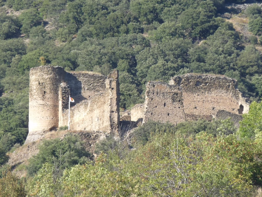 Les ruines du château d’Évol