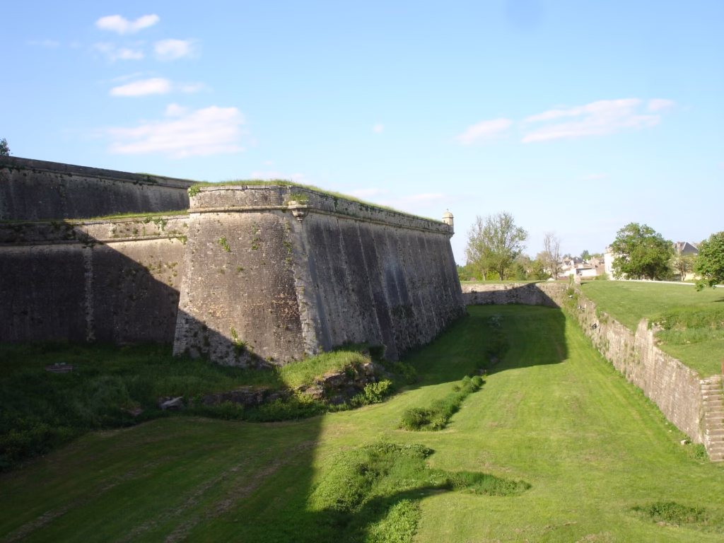 Les fortifications bastionnées de la citadelle de Blaye
