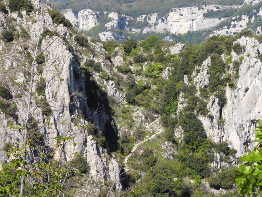 Vue sur les gorges du Loup depuis Gourdon