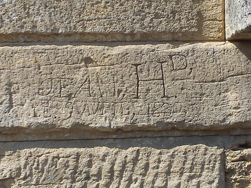 Une gravure laissée sur la pierre du pont du Gard