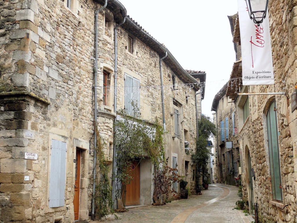 Ruelle du village de Grignan