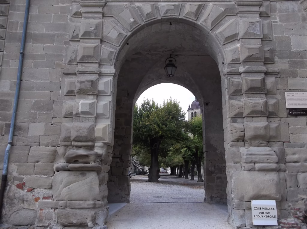 L’hôtel de ville de Saint-Antoine-l’Abbaye