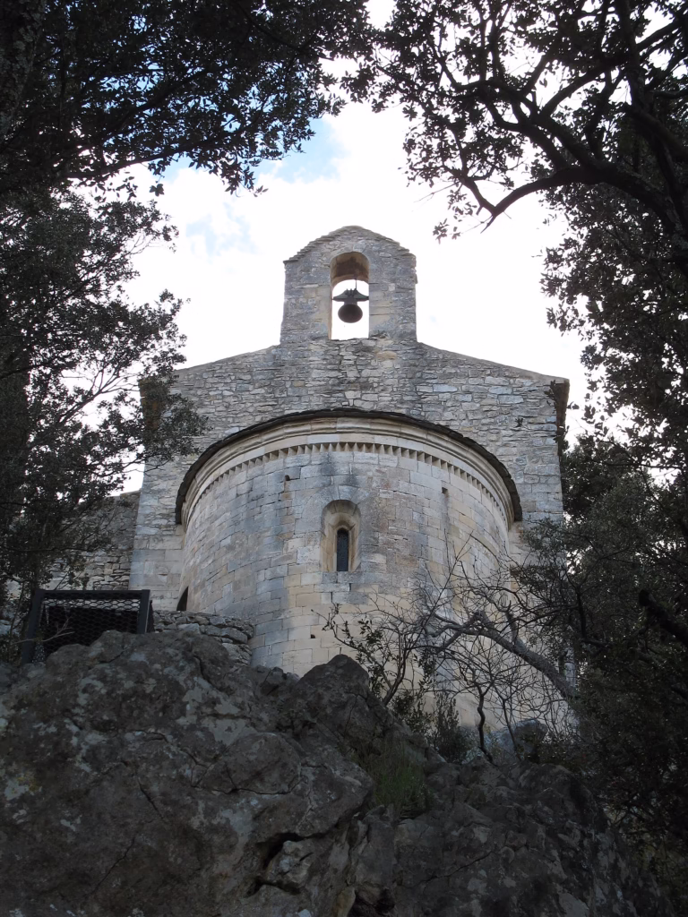 La chapelle castrale romane Saint-Pierre-ès-Liens