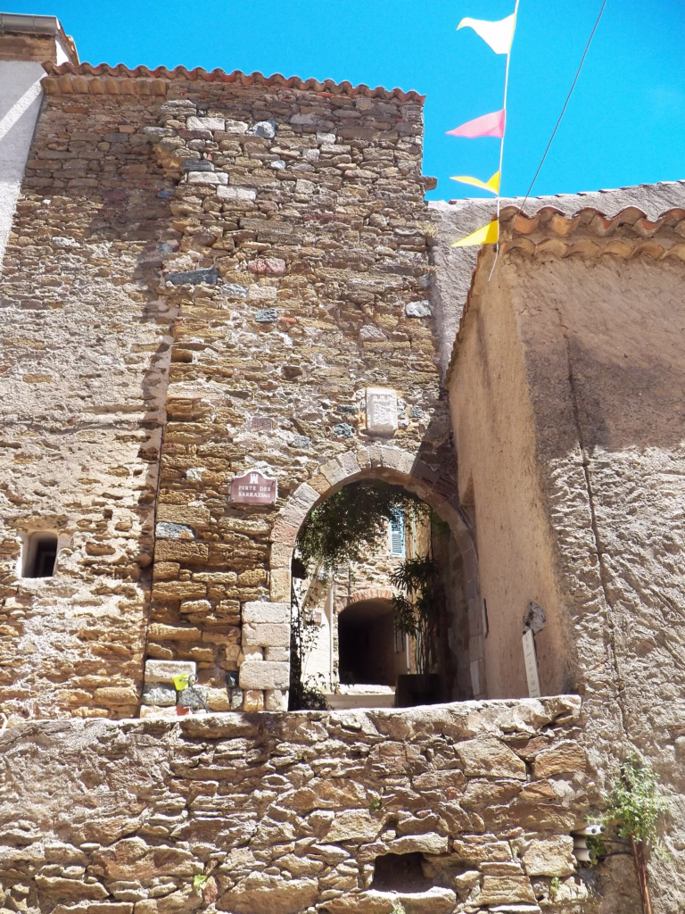 La porte des Sarrasins à Gassin