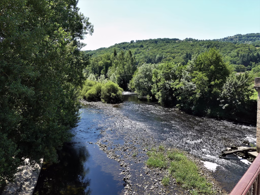 Le Lot et le vieux pont à Saint-Côme-d’Olt