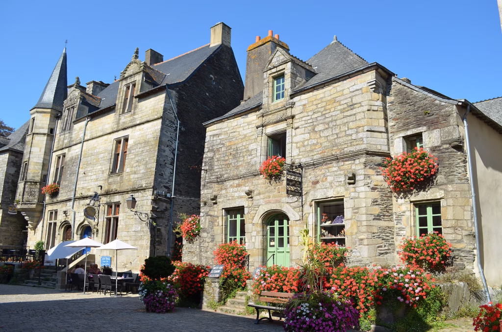 Maisons anciennes fleuries de Rochefort-en-Terre