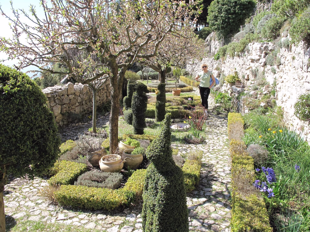 Le jardin médiéval de Sainte-Agnès et la vue sur la Méditerranée