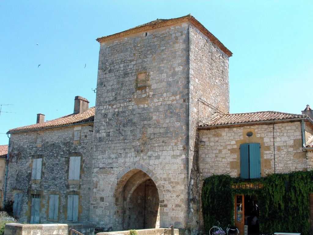 Une porte fortifiée de la bastide de Monpazier
