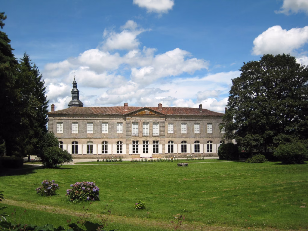 L’ancien couvent des Augustins et son église à Mortemart