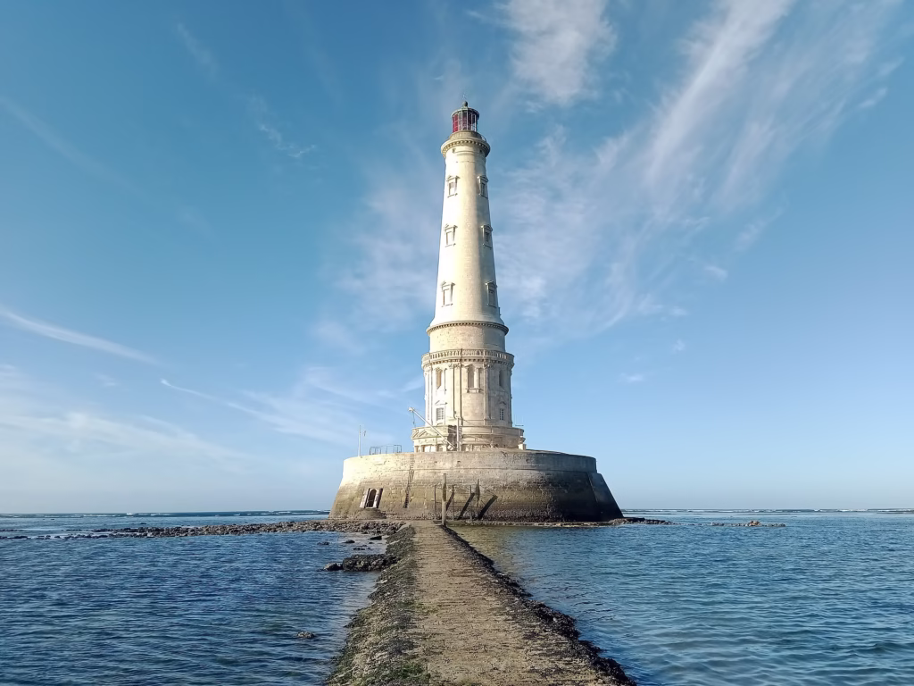 Le phare de Cordouan sur son plateau rocheux