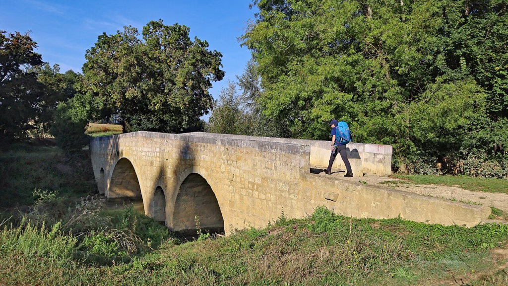 Le pont d’Artigues, sur le chemin de Compostelle, près de Larressingle