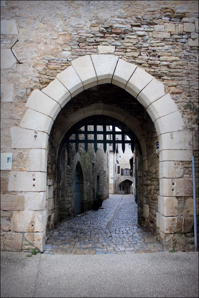 La porte Cardalhac à Villeneuve d’Aveyron