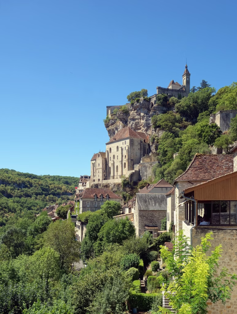 Rocamadour, cité médiévale accrochée à sa falaise (Lot)