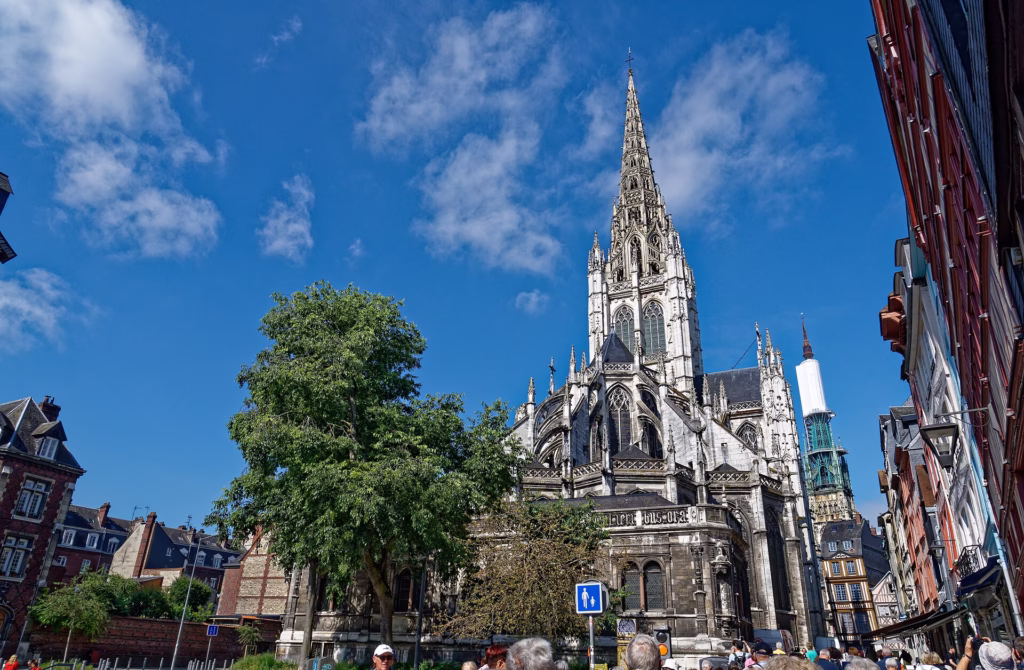 La cathédrale de Rouen vue de côté