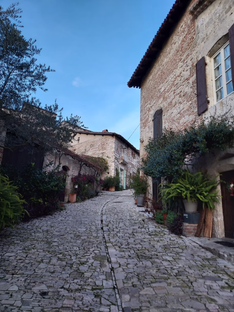 Ruelle de la cité médiévale de Penne-d’Agenais