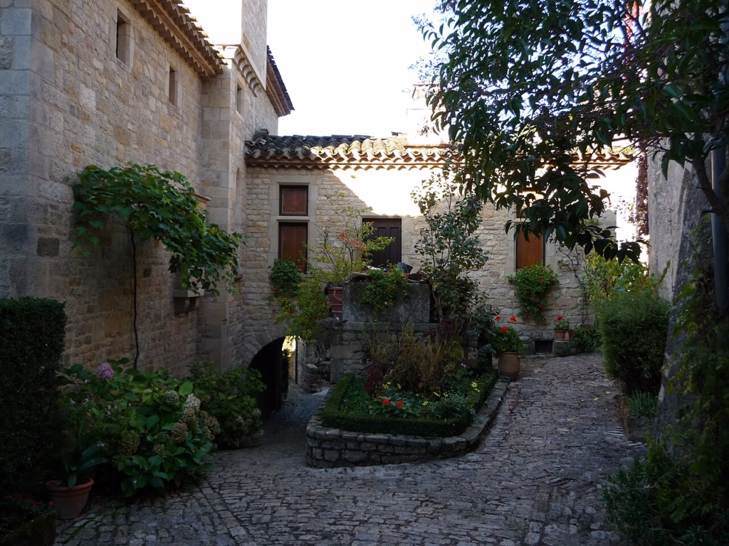 Ruelle en pente du vieux Bruniquel