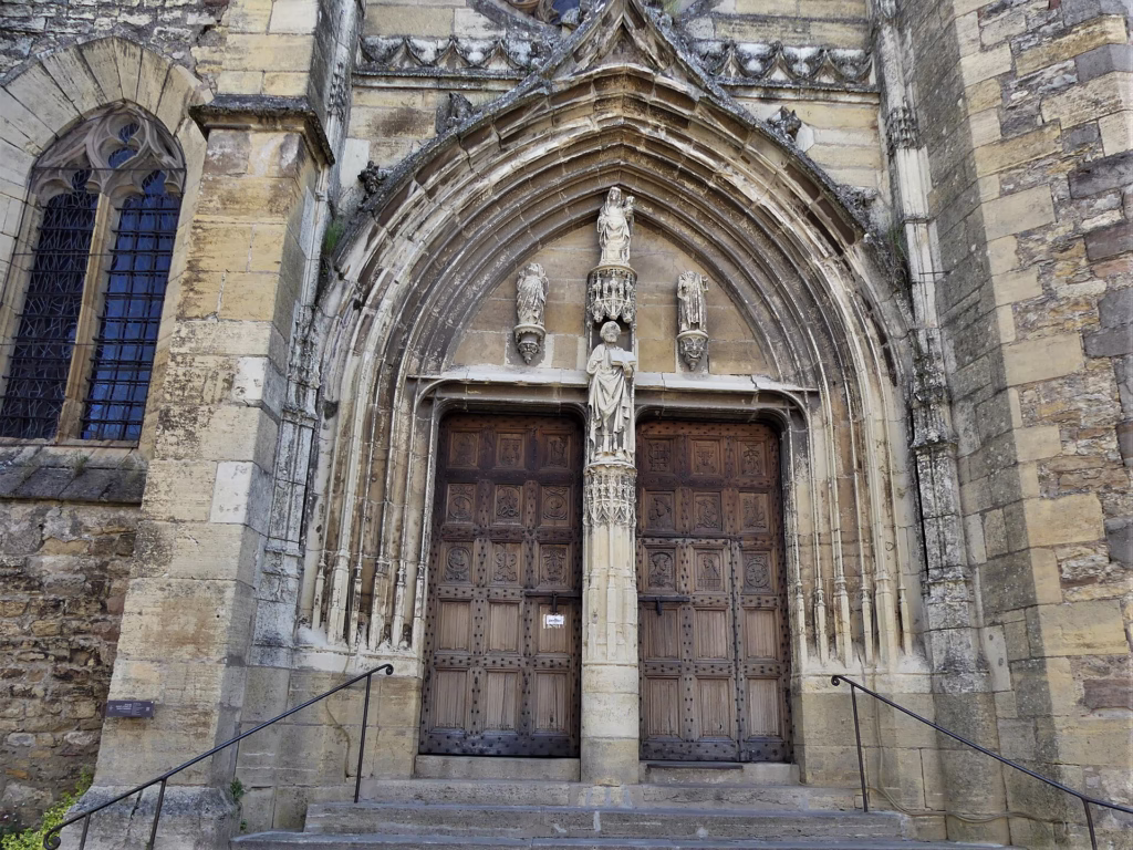 Le portail flamboyant de l’église de Saint-Côme-d’Olt