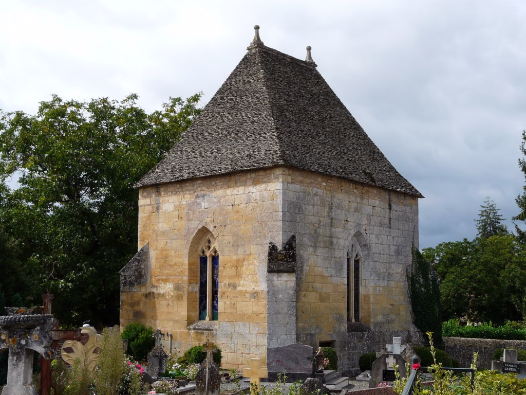 La chapelle du cimetière de Saint-Léon-sur-Vézère