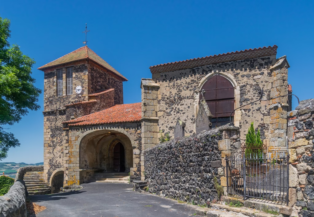 L’église Saint-Maurice au cœur d’Usson