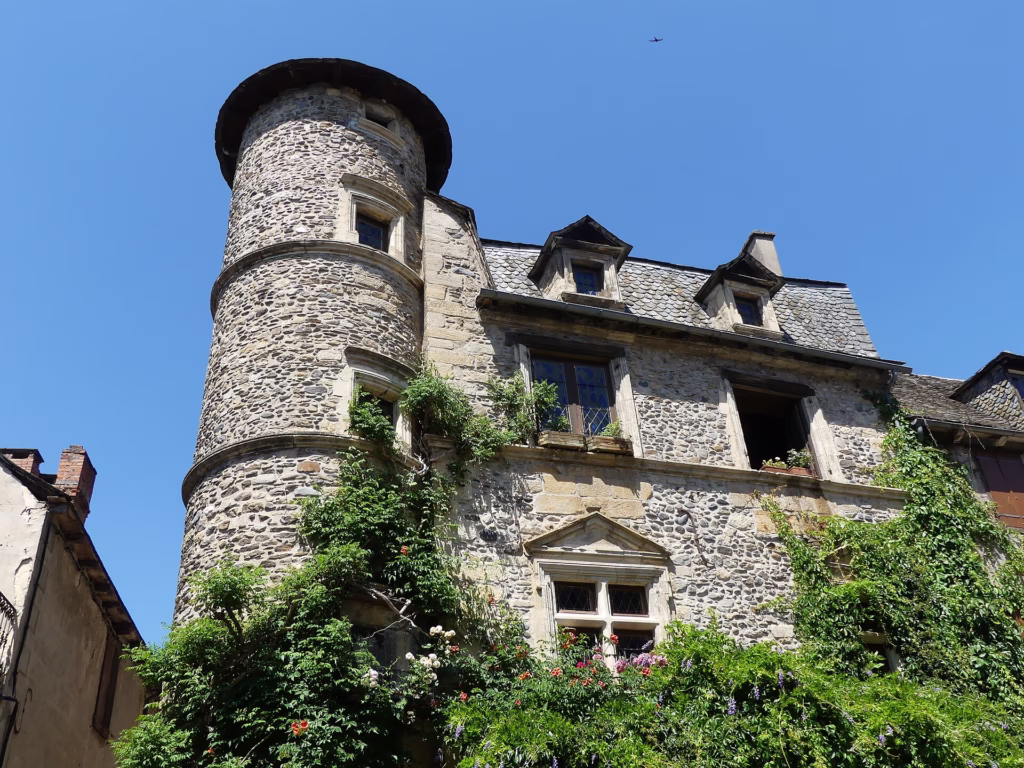 Un hôtel particulier Renaissance à Sainte-Eulalie-d’Olt