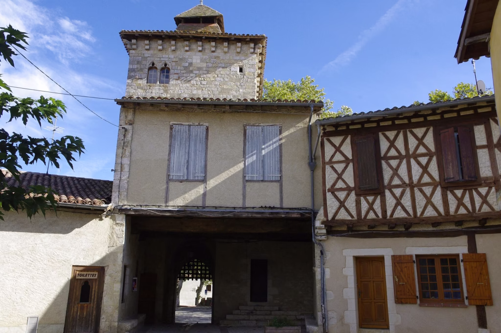 Sarrant, village circulaire de la Lomagne (Gers)