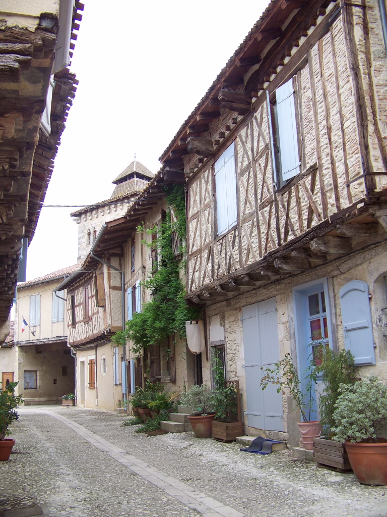 Ruelle et maisons anciennes de Sarrant