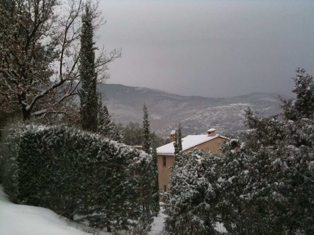 Le village de Seillans sous la neige
