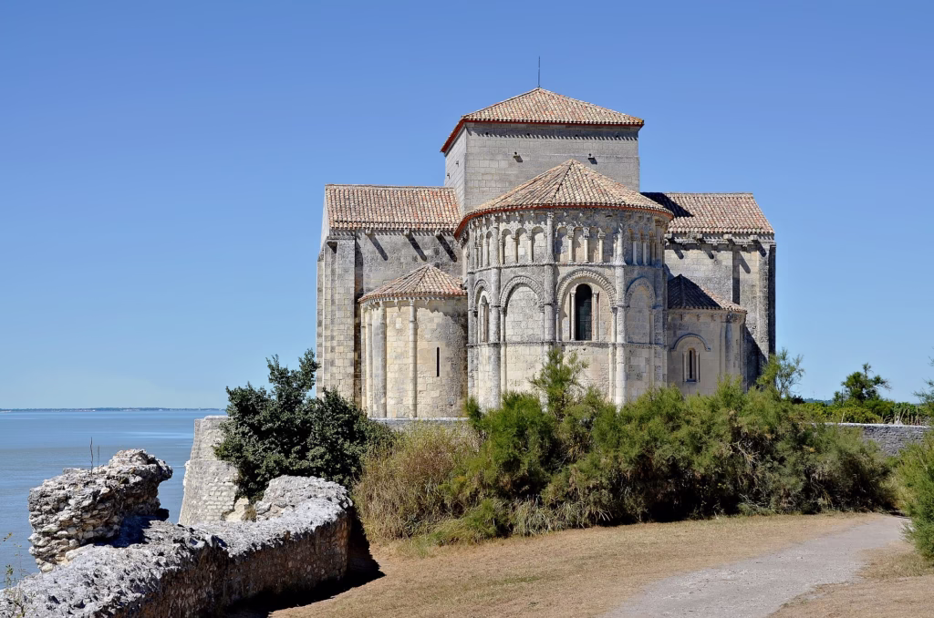 Chevet roman de l’église Sainte-Radegonde de Talmont-sur-Gironde