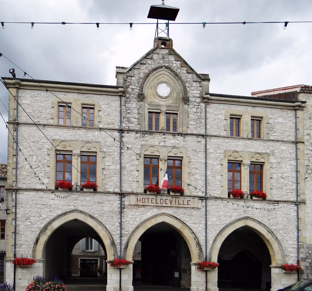 L’hôtel de ville et le beffroi de Tournon-d’Agenais