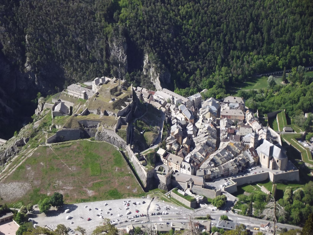 L’enceinte urbaine de Briançon construite sur les plans de Vauban