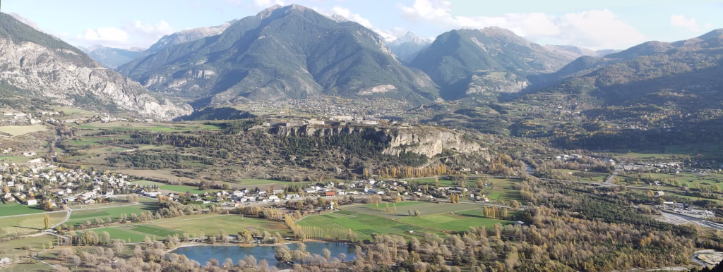 La place forte de Mont-Dauphin sur son plateau, œuvre de Vauban