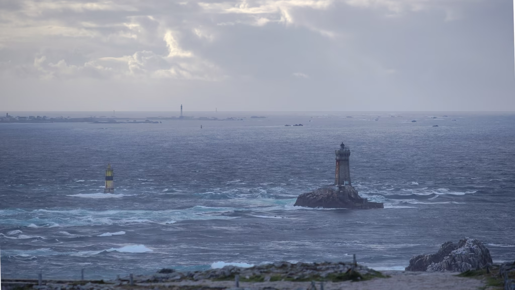Le phare de la Vieille vu du cap Sizun