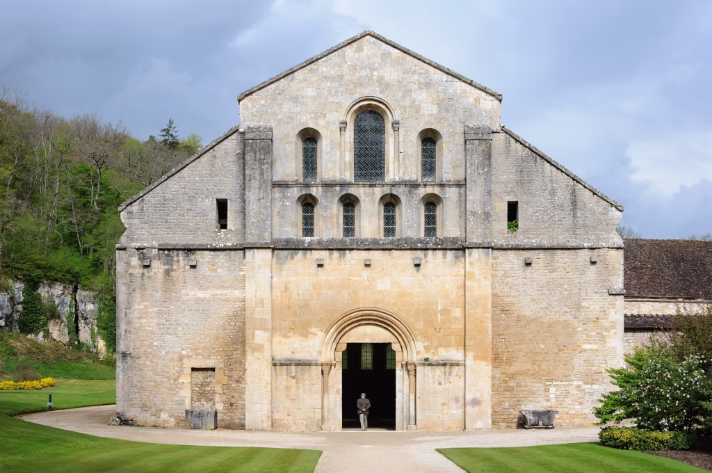 La façade de l’église abbatiale de Fontenay